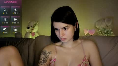 Elly online show from April 2026 07:11:02 PM