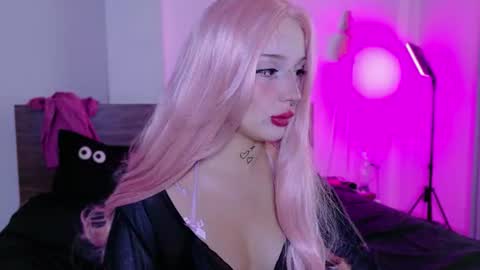 Snapshot of lolykari chatting on June 2026 07:51:01 AM Kari online show from June 2026 07:51:01 AM