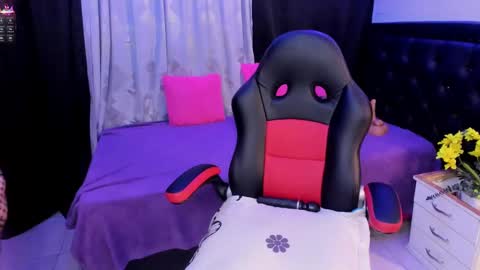 Jennifer  online show from October 2025 03:35:01 PM