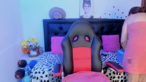 Jennifer  online show from November 2025 04:39:01 PM