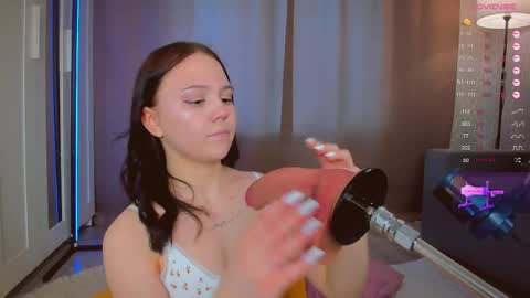 Snapshot of loney__tunes chatting on May 2026 05:59:01 AM Shy EvaStreams are everyday 9 AM - 3 PM GMT 3 online show from May 2026 05:59:01 AM