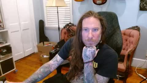 Snapshot of longhair021 chatting on October 2025 05:21:02 PM longhair online show from October 2025 05:21:02 PM