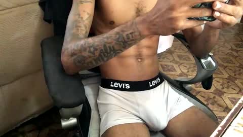 Snapshot of longshaft_ chatting on November 2025 06:40:01 PM longshaft_ online show from November 2025 06:40:01 PM