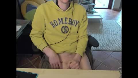 Snapshot of loomie chatting on October 2025 12:09:01 PM loomie online show from October 2025 12:09:01 PM