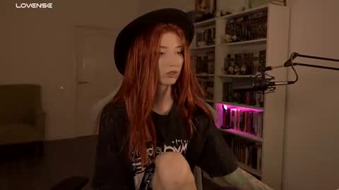 loony_moony online show from July 2026 10:19:02 AM