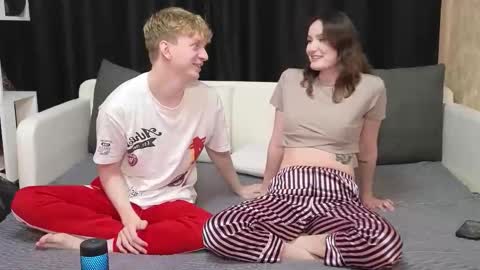 Jean and Isa right couple Mark and Eva left couple online show from November 2025 10:26:01 AM