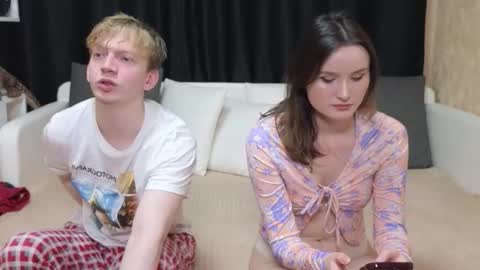 Jean and Isa right couple Mark and Eva left couple online show from December 2025 10:42:02 AM