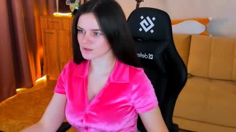 Snapshot of lora_cain chatting on December 2024 02:38:02 PM Lora Cain online show from December 2024 02:38:02 PM