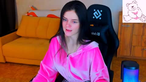 Snapshot of lora_cain chatting on January 2025 04:10:01 PM Lora Cain online show from January 2025 04:10:01 PM