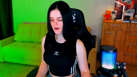 Snapshot of lora_cain chatting on February 2025 04:56:02 PM Lora Cain online show from February 2025 04:56:02 PM