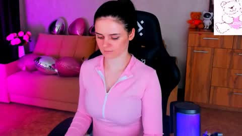 Snapshot of lora_cain chatting on February 2025 10:14:02 PM Lora Cain online show from February 2025 10:14:02 PM