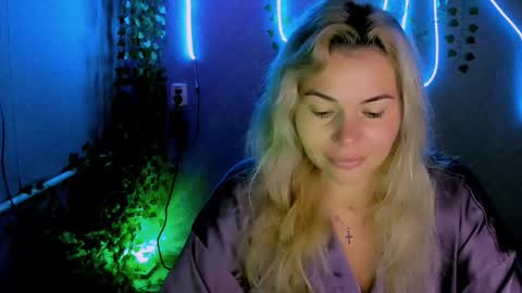 Lora online show from September 2025 02:22:02 AM