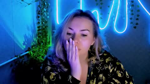 Lora online show from September 2025 02:38:02 AM