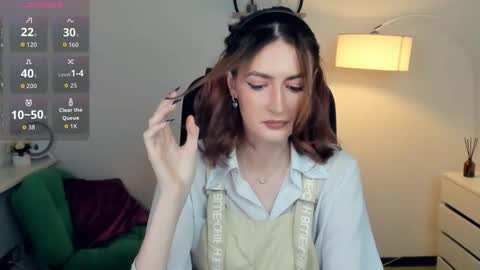 Lora online show from November 2025 01:00:02 PM