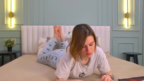 Lora online show from October 2025 04:19:01 PM