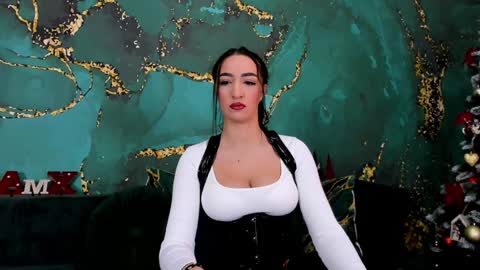 Miss online show from December 2024 08:20:01 AM