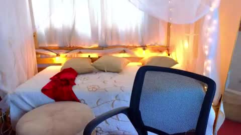 loreanis online show from October 2025 09:05:02 PM