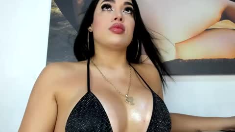 Snapshot of loren_baker chatting on February 2025 10:53:01 AM Doll Queen online show from February 2025 10:53:01 AM