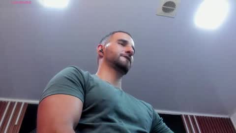  L O R E N Z O  Thumbs Up help  online show from November 2025 06:09:02 PM