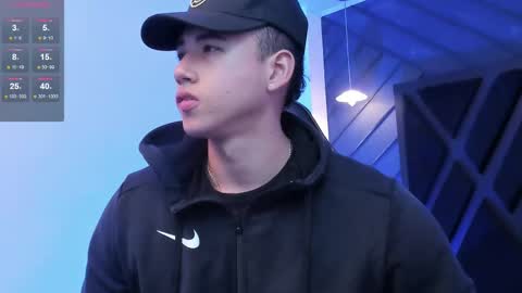  L O R E N Z O  Thumbs Up help  online show from February 2026 11:26:02 AM