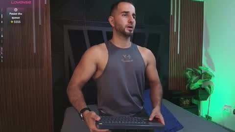  L O R E N Z O  Thumbs Up help  online show from March 2026 05:40:01 PM