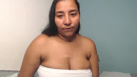 Snapshot of loretta_ chatting on May 2026 09:09:02 PM Loretta Gmez online show from May 2026 09:09:02 PM