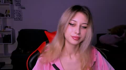 Snapshot of lori_meow chatting on October 2025 04:30:02 PM Lori online show from October 2025 04:30:02 PM