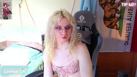 Lori -----------------------------------    online show from April 2026 01:44:01 PM