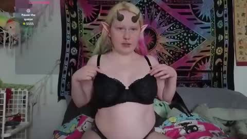 Lori Critter online show from May 2026 10:15:01 PM