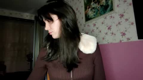 Kira online show from November 2025 03:44:01 PM