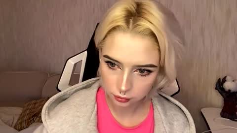 Isabel online show from November 2025 05:40:01 AM