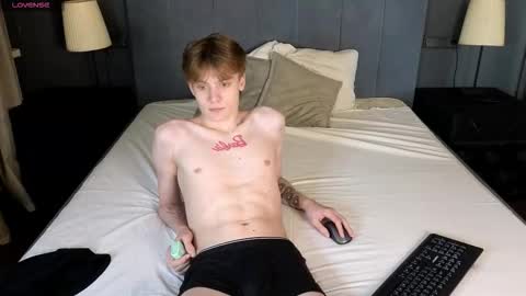 louie_evans online show from December 2025 10:29:01 PM