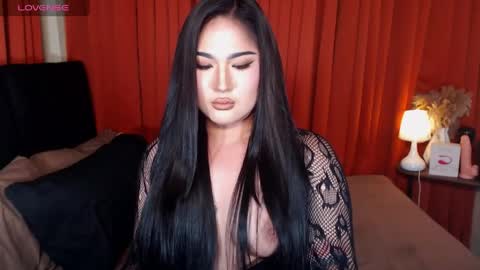 Snapshot of louisse_moone chatting on May 2026 04:42:02 AM Louisse online show from May 2026 04:42:02 AM