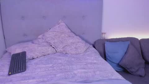 Lourrein Stoun   Independiente online show from March 2026 03:00:02 AM