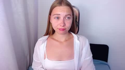 Snapshot of love_bella_ chatting on July 2026 12:24:01 AM love bella online show from July 2026 12:24:01 AM