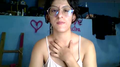 Snapshot of love_electra chatting on September 2025 03:33:01 PM love_electra online show from September 2025 03:33:01 PM