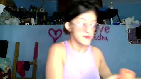 Snapshot of love_electra chatting on September 2025 02:43:01 PM love_electra online show from September 2025 02:43:01 PM