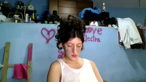 Snapshot of love_electra chatting on October 2025 03:43:01 PM love_electra online show from October 2025 03:43:01 PM