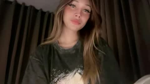 Snapshot of love_me_harderxx chatting on April 2026 07:41:01 PM kissme online show from April 2026 07:41:01 PM