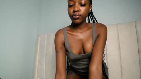 Miah online show from November 2025 12:33:01 AM