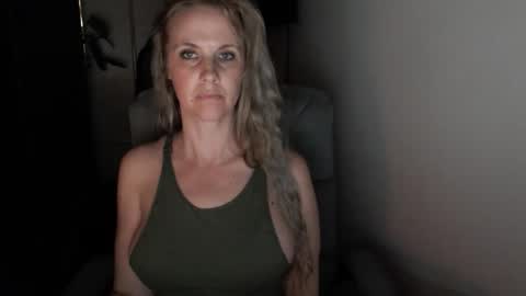 LoVe On  online show from November 2025 02:58:01 AM