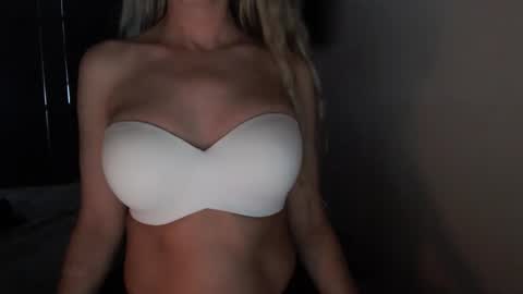 Snapshot of love_on_ chatting on May 2026 12:54:02 PM LoVe On online show from May 2026 12:54:02 PM