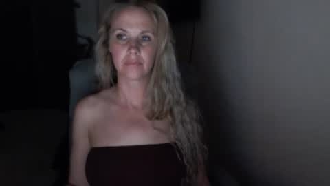Snapshot of love_on_ chatting on May 2026 10:53:02 AM LoVe On online show from May 2026 10:53:02 AM