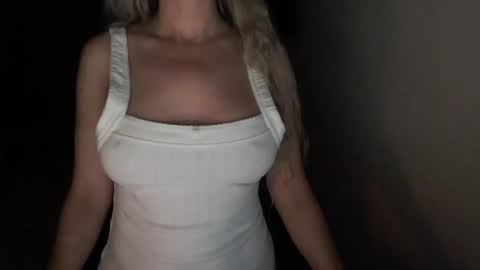 Snapshot of love_on_ chatting on May 2026 10:11:02 AM LoVe On online show from May 2026 10:11:02 AM