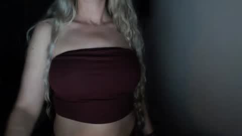 Snapshot of love_on_ chatting on May 2026 01:56:02 AM LoVe On online show from May 2026 01:56:02 AM