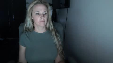 Snapshot of love_on_ chatting on May 2026 01:17:02 PM LoVe On online show from May 2026 01:17:02 PM