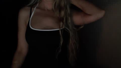 Snapshot of love_on_ chatting on May 2026 10:12:01 AM LoVe On online show from May 2026 10:12:01 AM