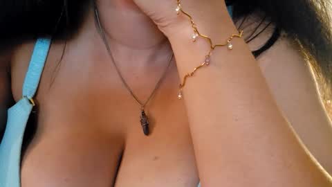 Snapshot of love_raquel_xo chatting on May 2026 01:25:02 AM Raquel Love online show from May 2026 01:25:02 AM