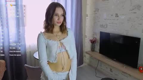 Snapshot of love_you_bella chatting on June 2026 04:48:02 AM Bella online show from June 2026 04:48:02 AM