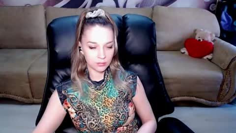 Snapshot of lovellymalina chatting on May 2026 11:38:02 AM private open online show from May 2026 11:38:02 AM
